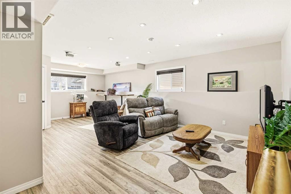 60 GARDEN ROAD Image 21