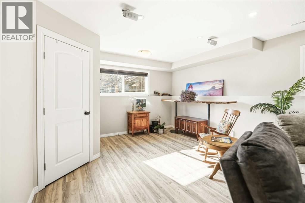 60 GARDEN ROAD Image 22