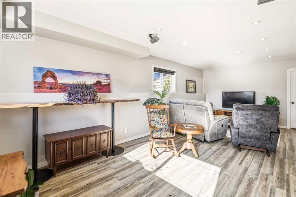 60 GARDEN ROAD Image 23