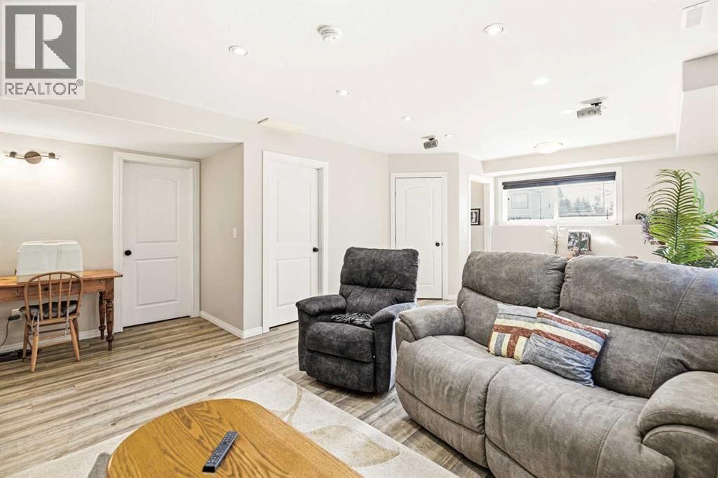 60 GARDEN ROAD Image 24