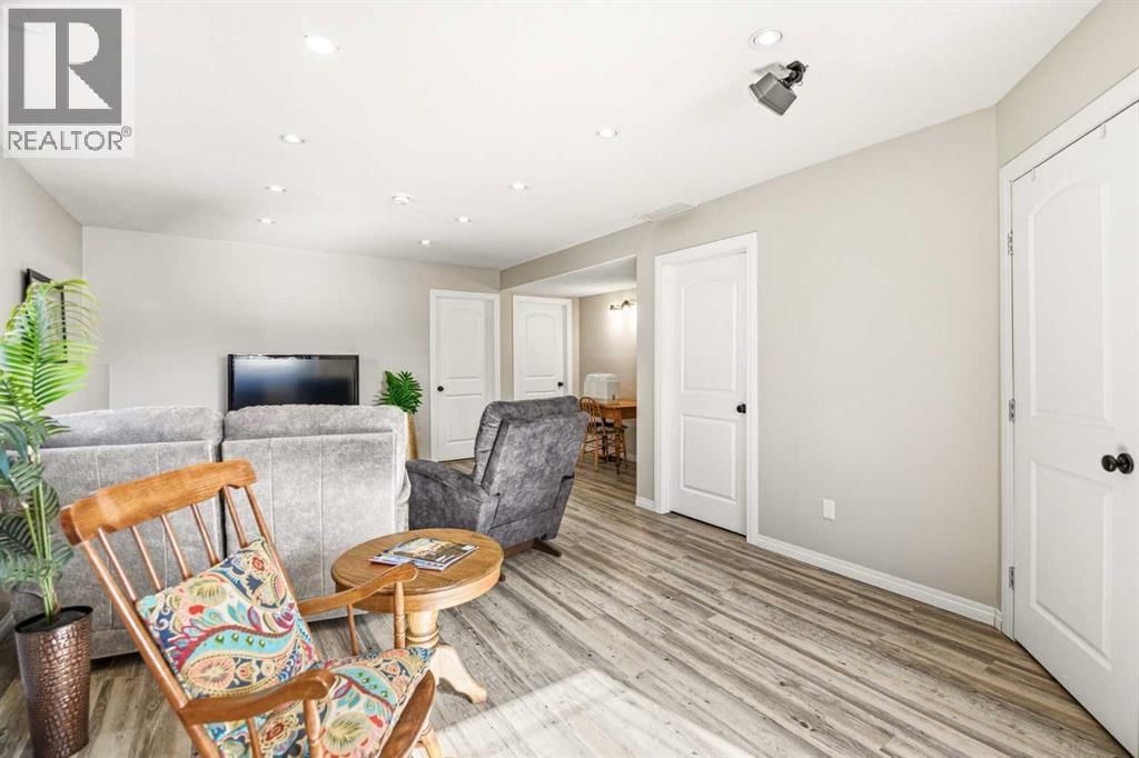 60 GARDEN ROAD Image 25