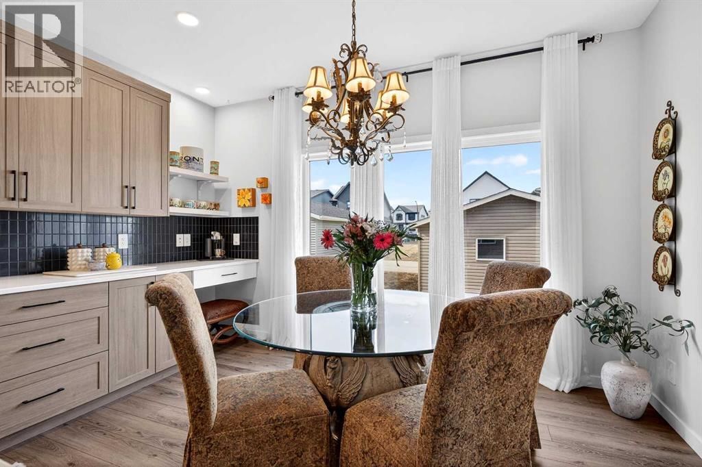 825 REYNOLDS MANOR SOUTHWEST Image 12