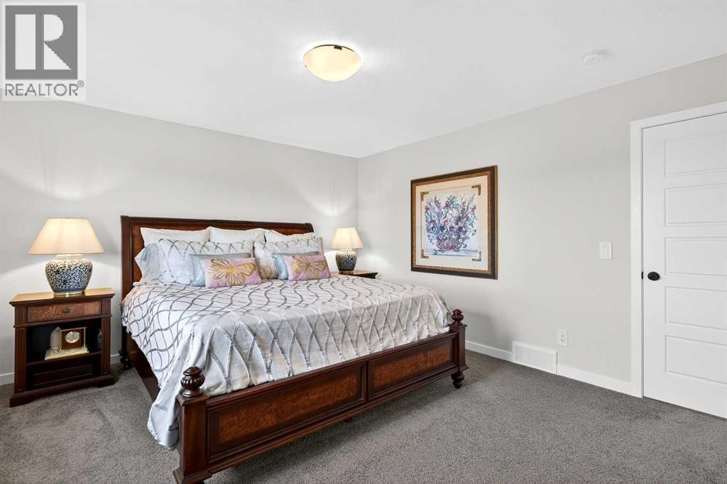 825 REYNOLDS MANOR SOUTHWEST Image 16