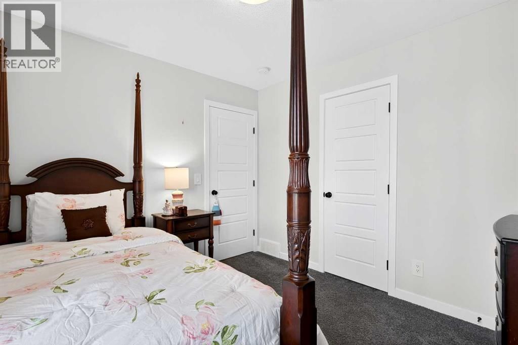 825 REYNOLDS MANOR SOUTHWEST Image 24