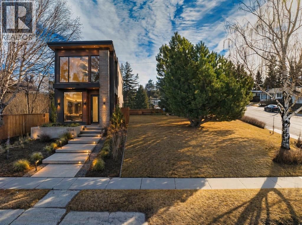 5424 37 STREET SOUTHWEST Image 1