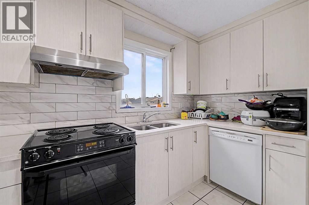 48 WHITWORTH WAY NORTHEAST Image 13