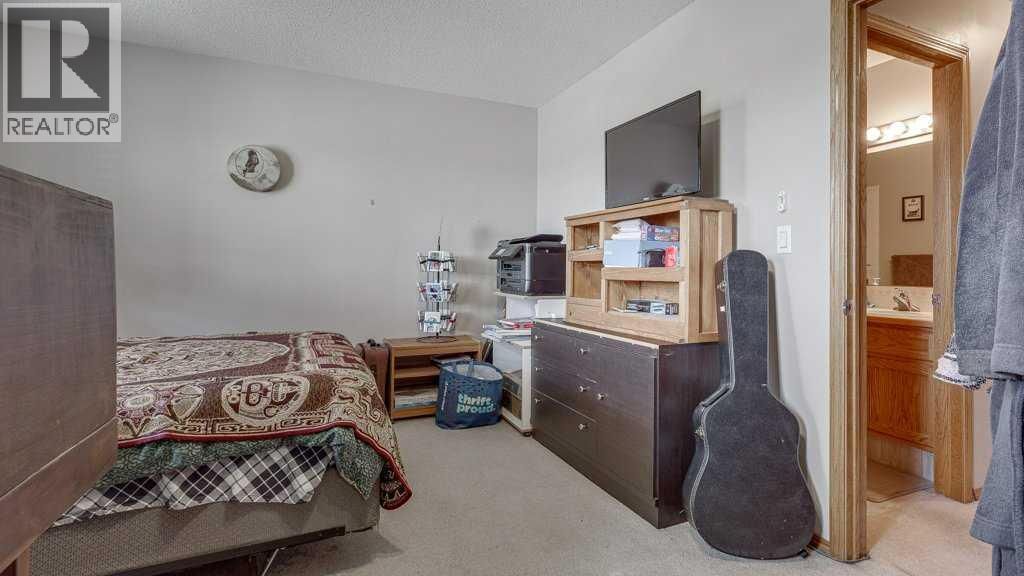 10 DOUGLAS AVENUE Image 16