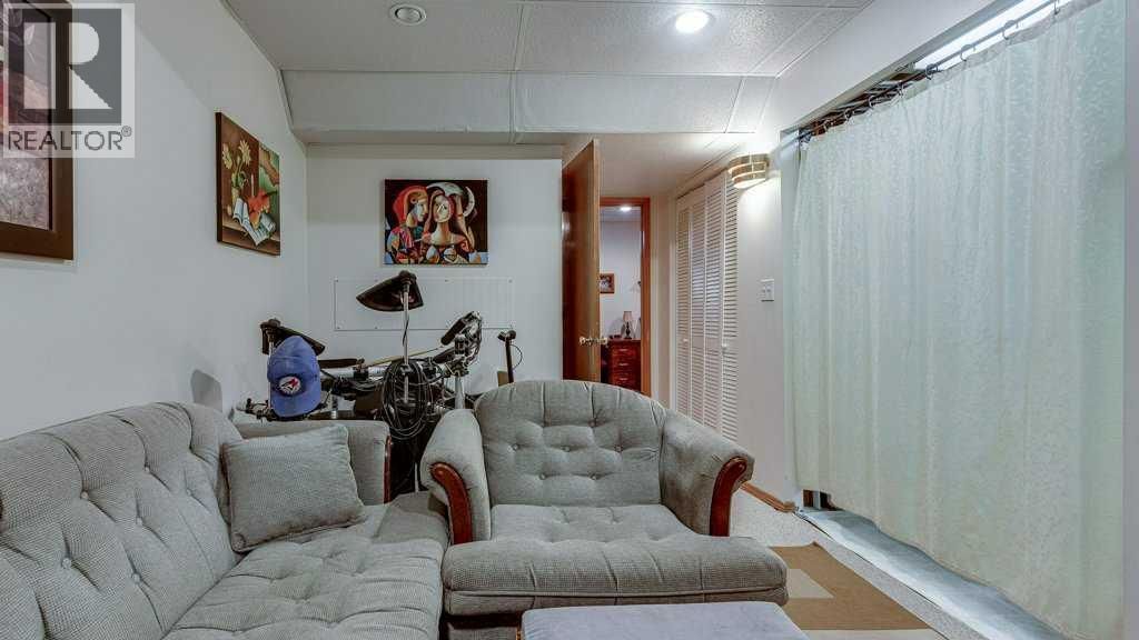 10 DOUGLAS AVENUE Image 26