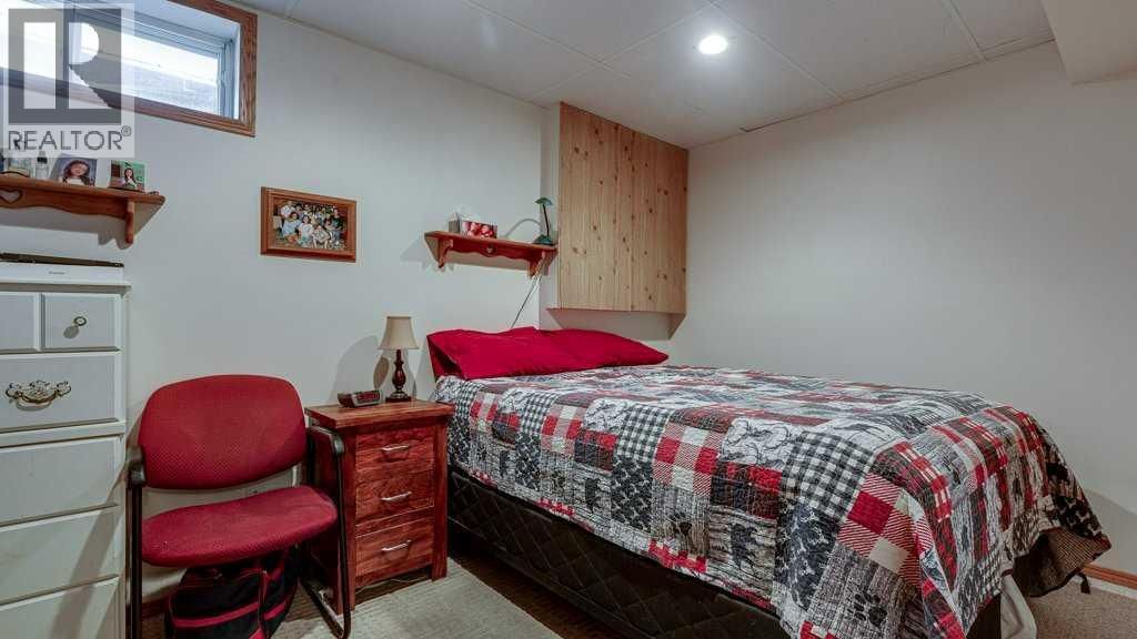 10 DOUGLAS AVENUE Image 29