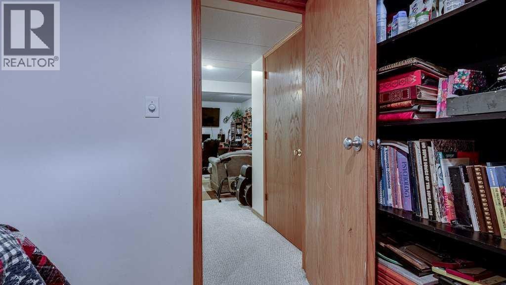 10 DOUGLAS AVENUE Image 31