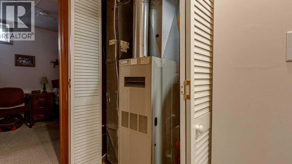 10 DOUGLAS AVENUE Image 33