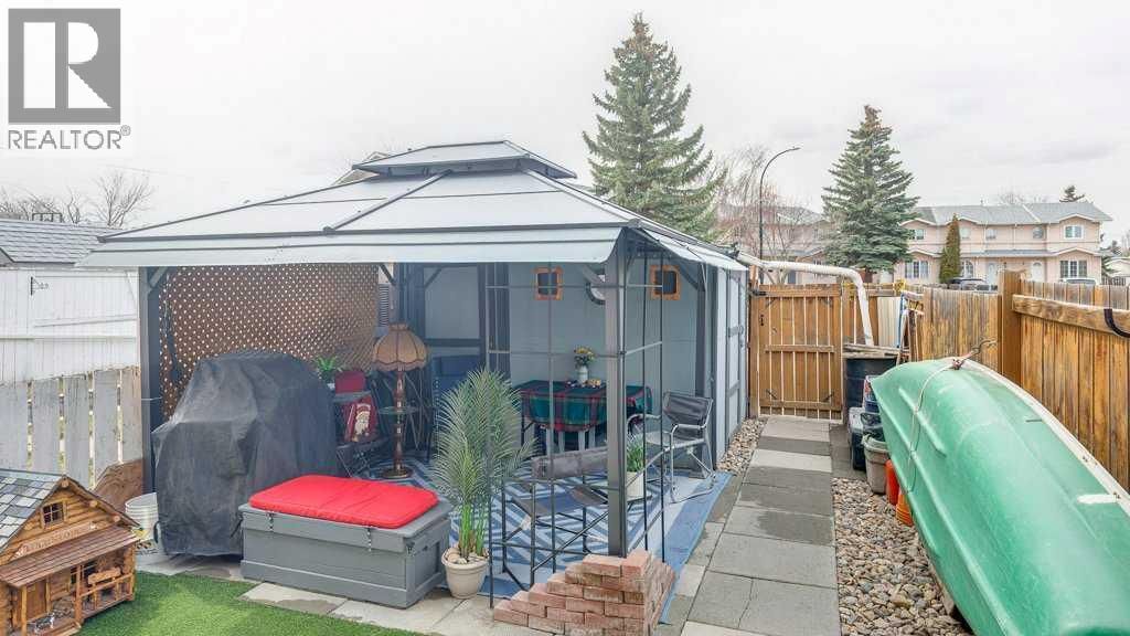 10 DOUGLAS AVENUE Image 35