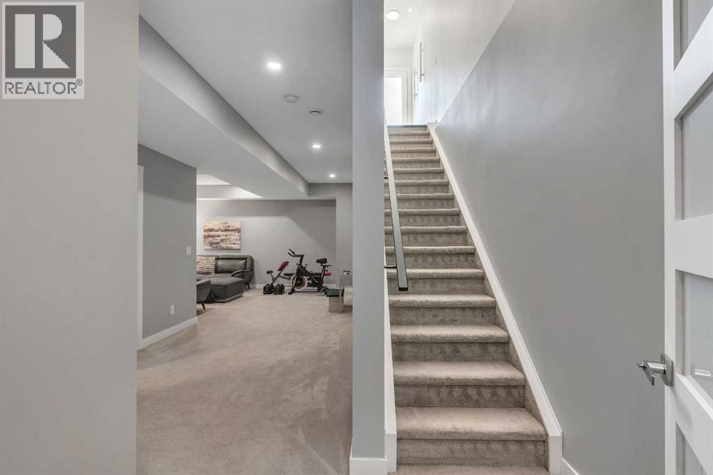 947 31 AVENUE NORTHWEST Image 32