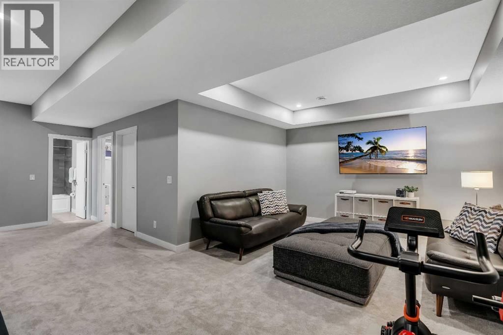 947 31 AVENUE NORTHWEST Image 34