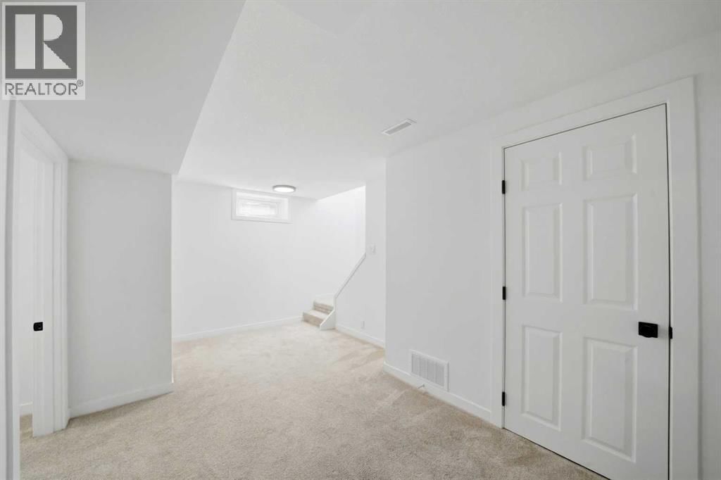 12 STIRLING CLOSE Image 24