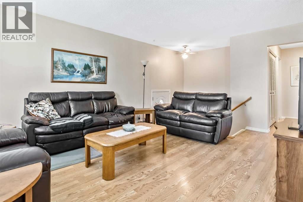 323 Woodvale Crescent property photo