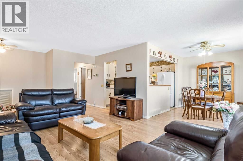 323 Woodvale Crescent property photo