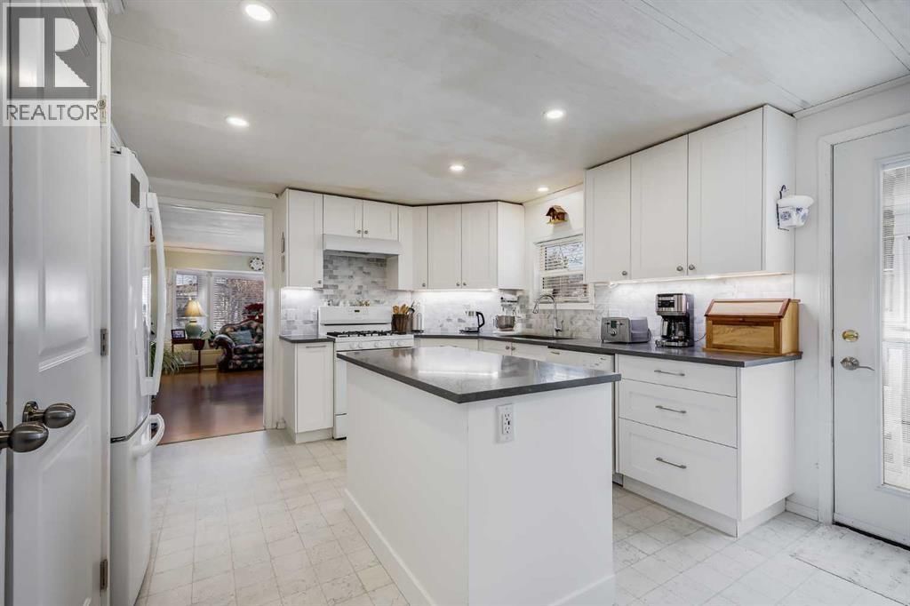 240 BIG HILL CIRCLE SOUTHEAST Image 9