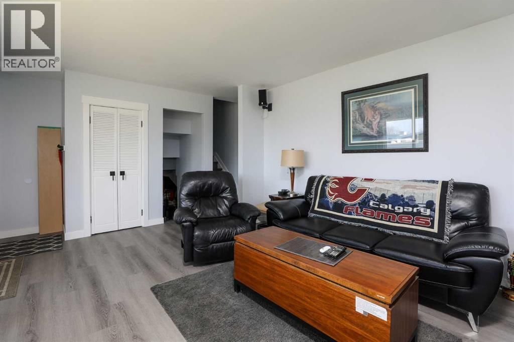 97 LAVAL COURT WEST Image 10