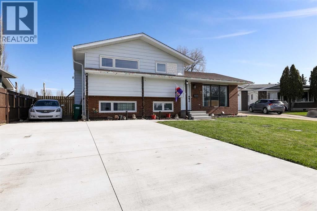 97 LAVAL COURT WEST Image 2