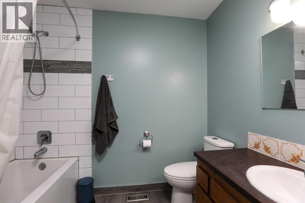 97 LAVAL COURT WEST Image 24