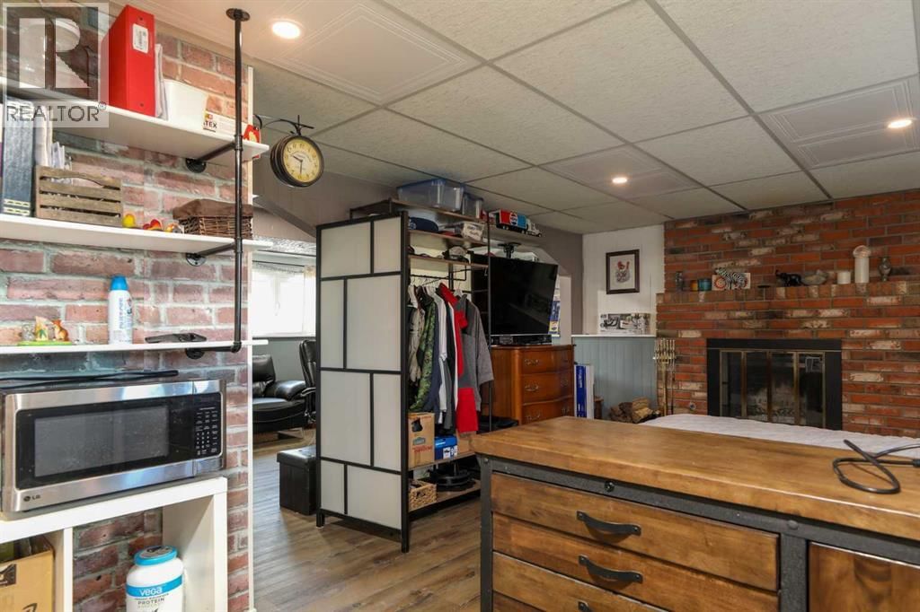 97 LAVAL COURT WEST Image 29