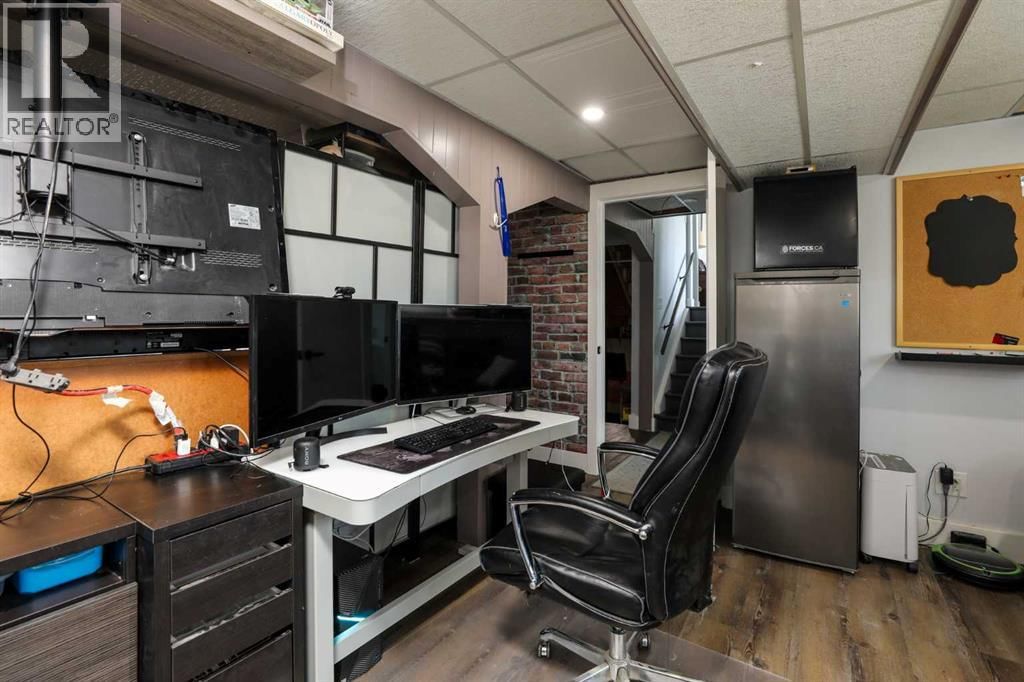 97 LAVAL COURT WEST Image 31