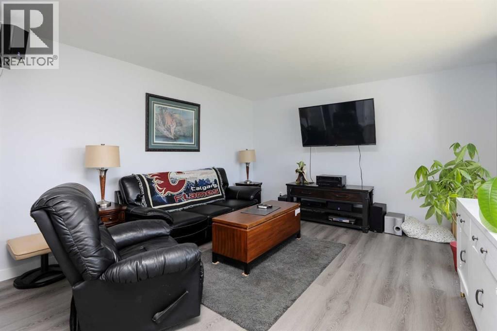 97 LAVAL COURT WEST Image 9