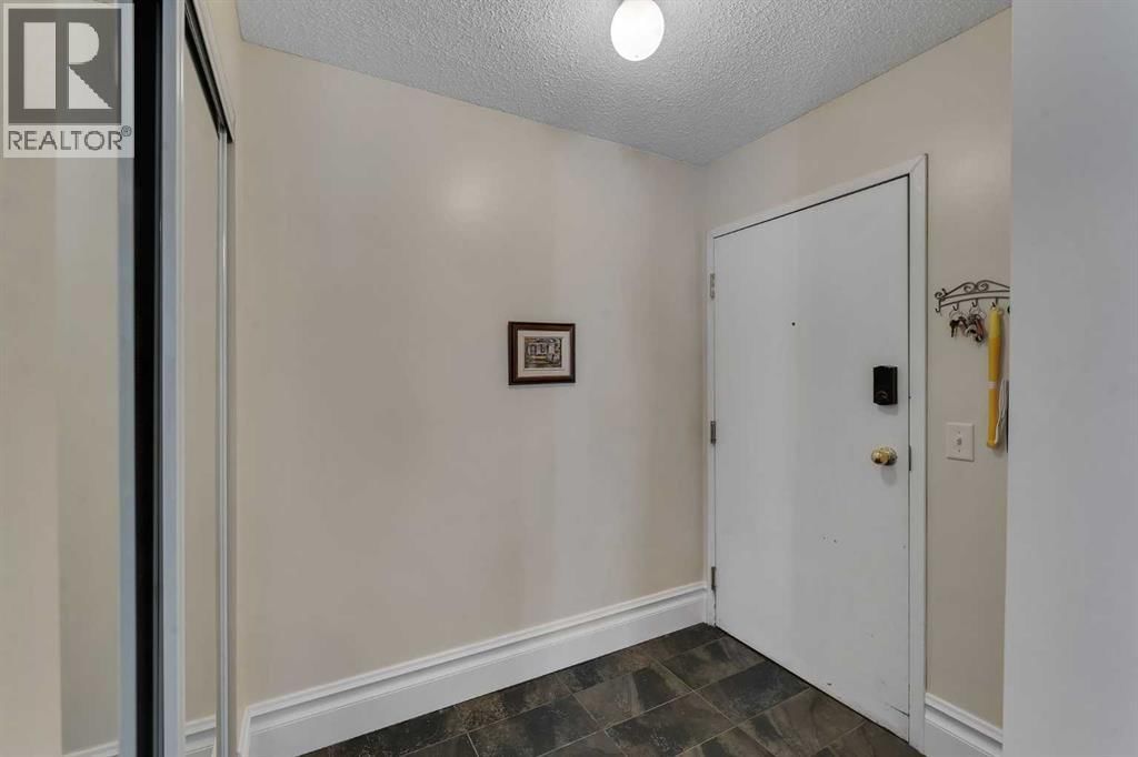 7106 Valleyview Park property photo