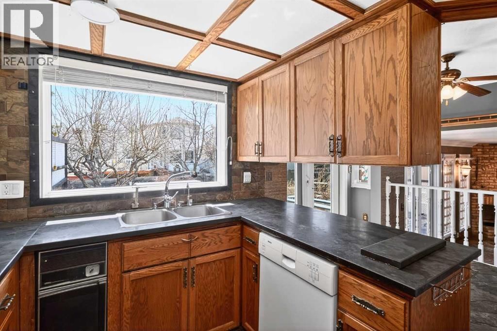 67 WOODSTOCK ROAD SOUTHWEST Image 12