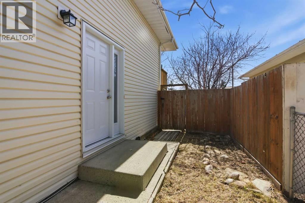 63336335 24 Avenue property photo
