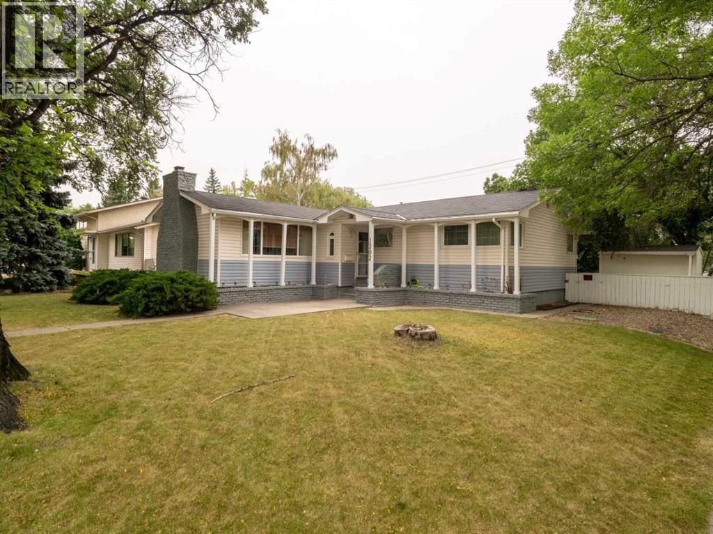 1202 13 Street South, Lethbridge, Alberta T1K 1S9
