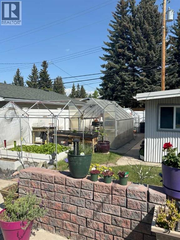 4924 40 Avenue property photo