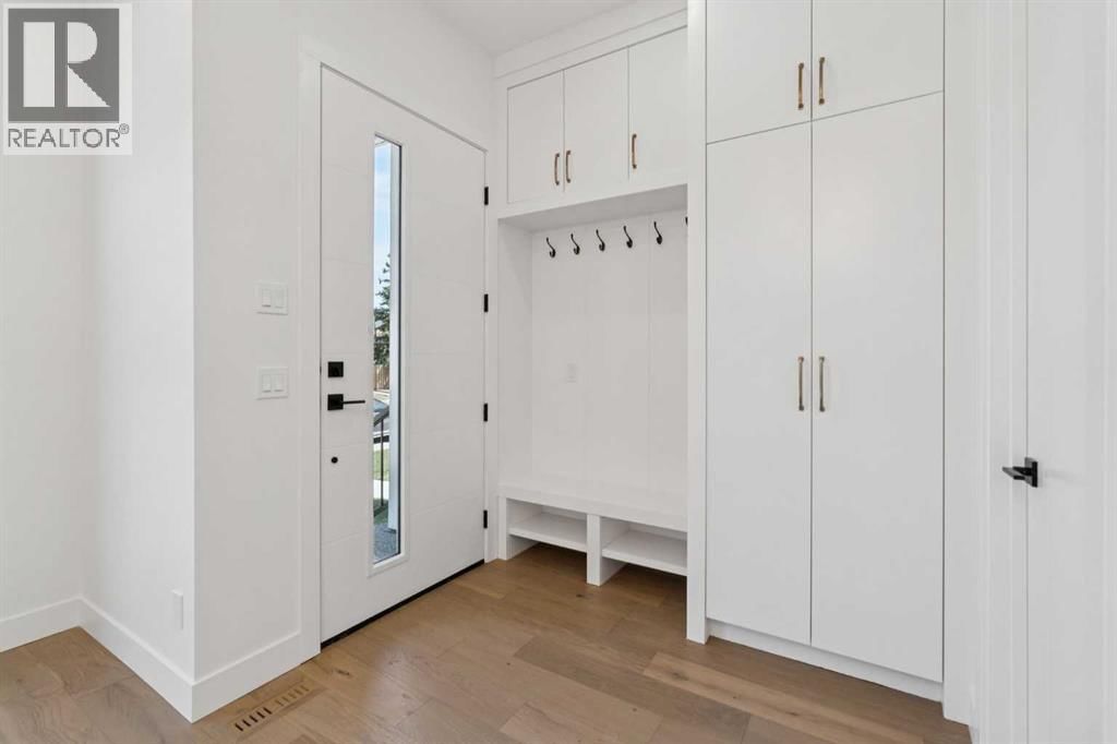 645 36 Street property photo