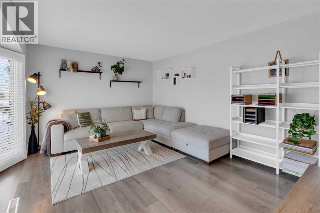 2231 39 Street property photo