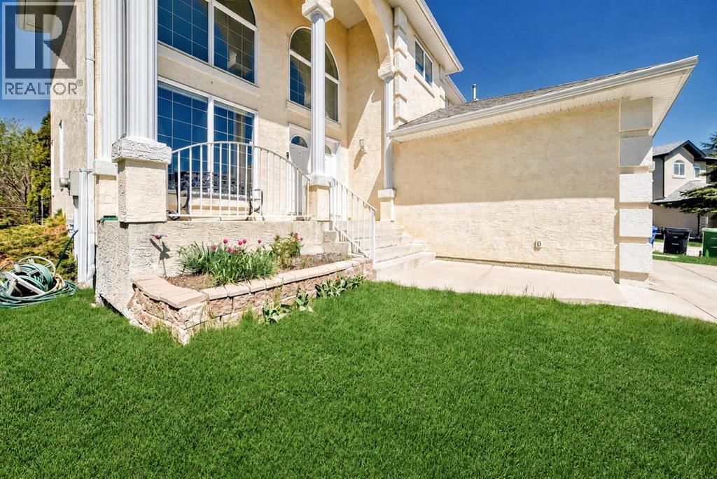 130 PANORAMA HILLS View property photo