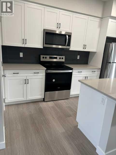 619 Savanna Crescent property photo