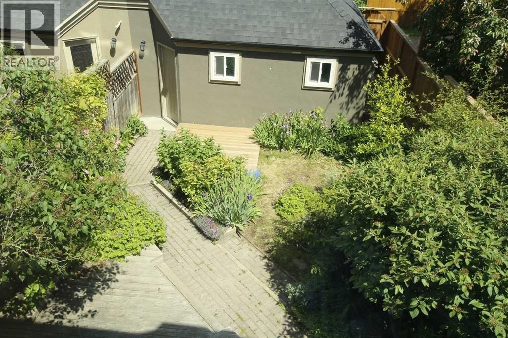 216 4 Avenue property photo