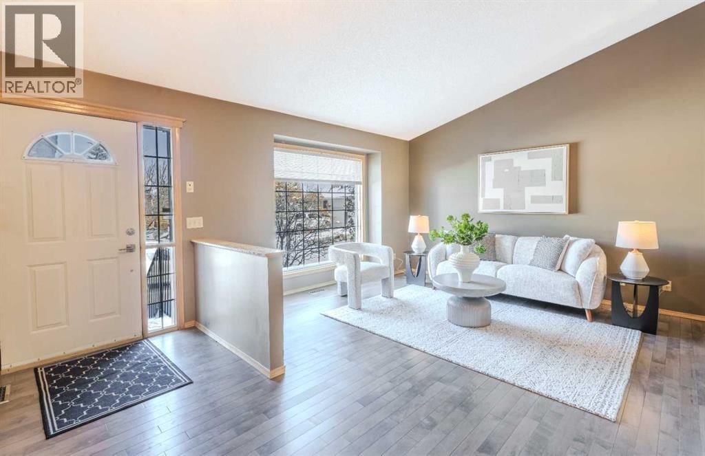 135 Canterbury Court property photo