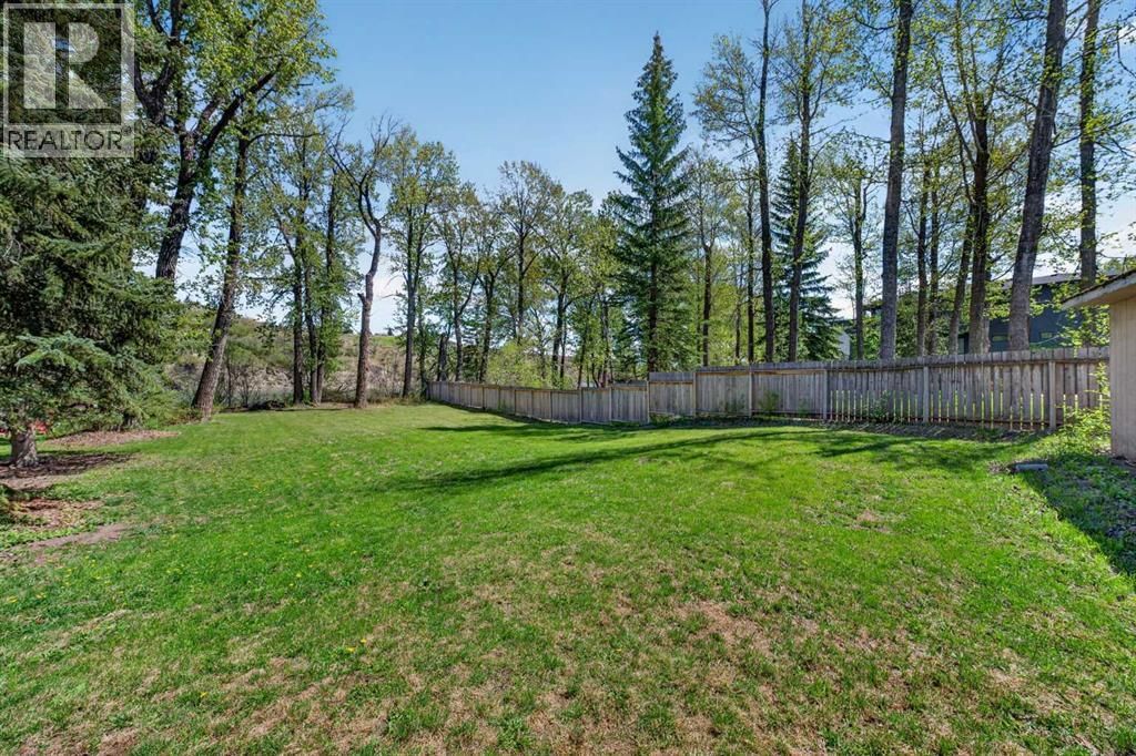7136 Bow Crescent property photo
