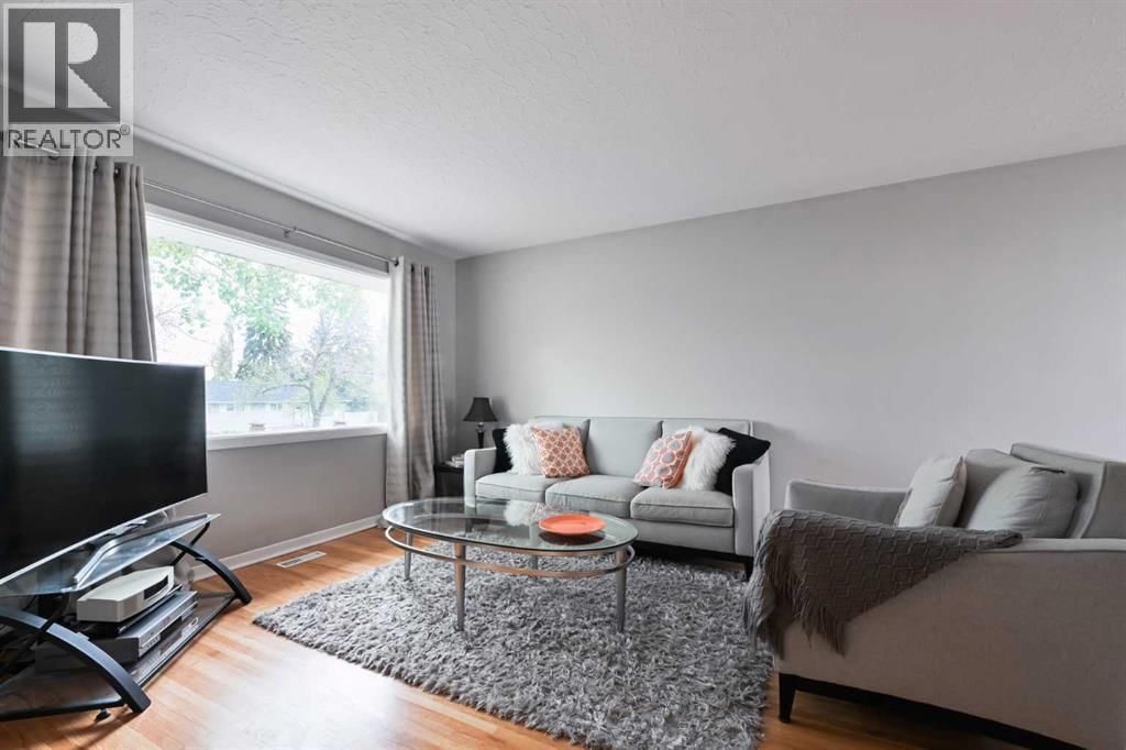 4027 19 Street property photo