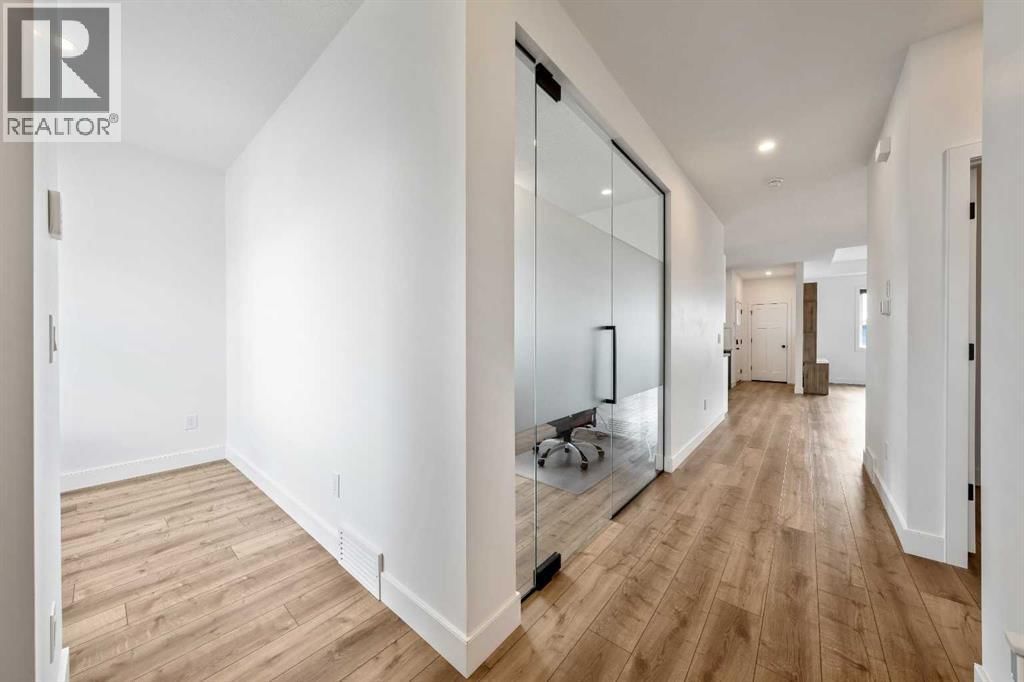 23 31 Avenue property photo
