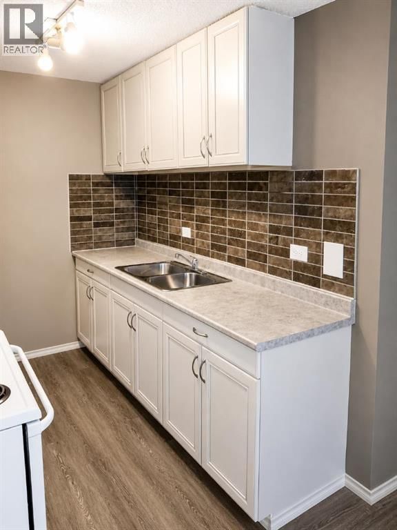 211 6 Street property photo