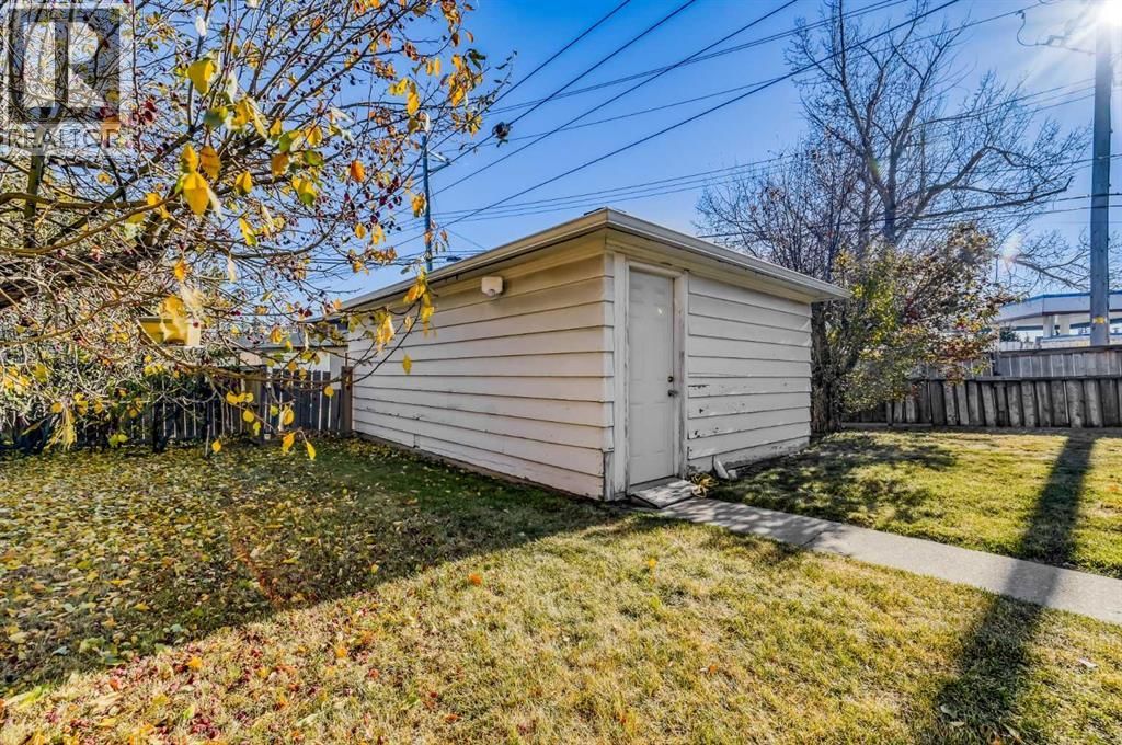 3452 37 Street property photo