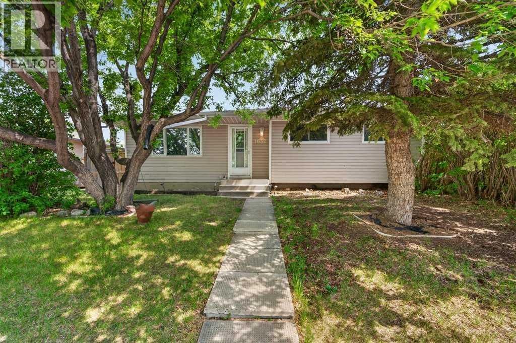 1632 Robson Crescent