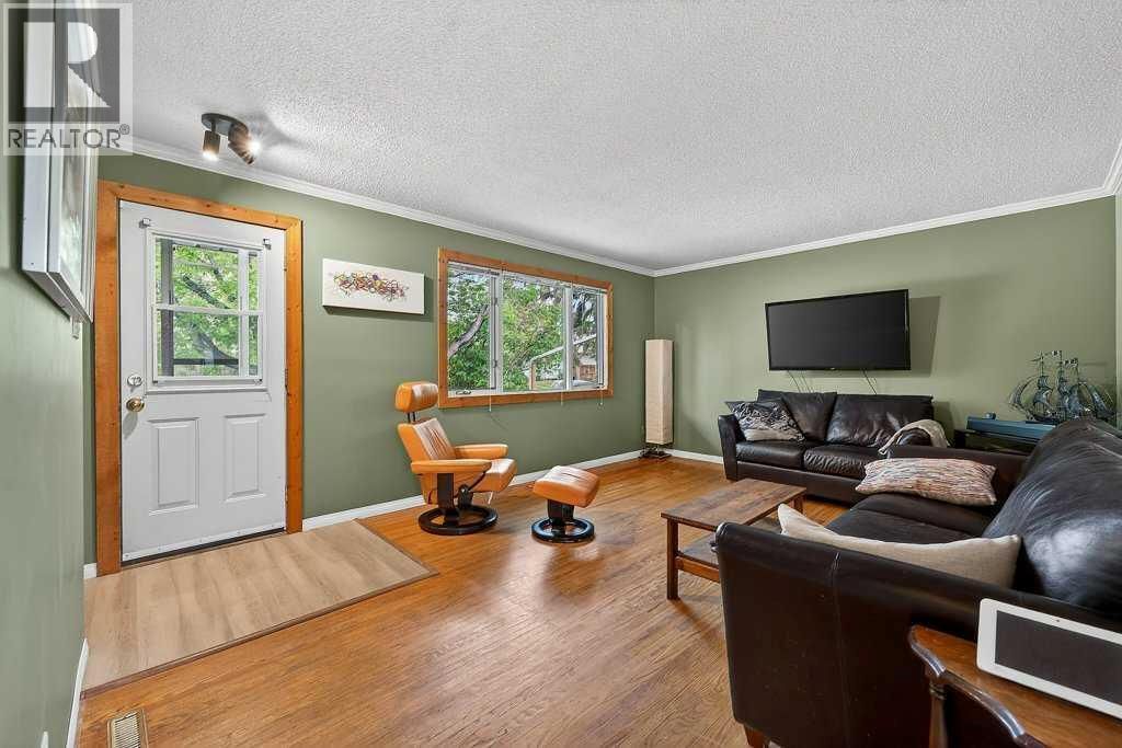 1632 Robson Crescent property photo