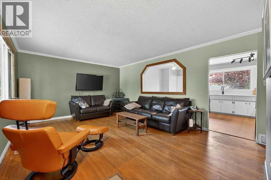 1632 Robson Crescent property photo