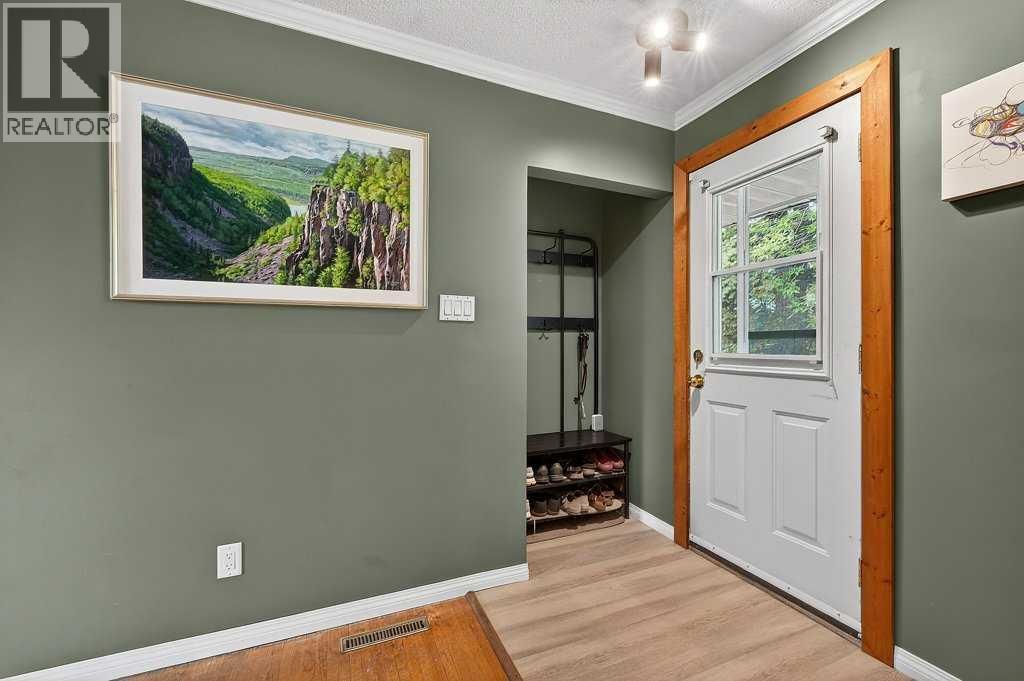 1632 Robson Crescent property photo