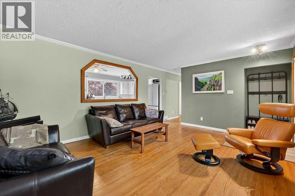 1632 Robson Crescent property photo