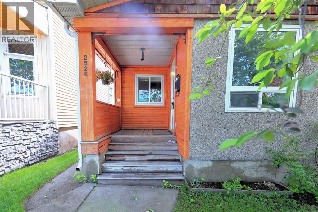 2526 16 Street property photo